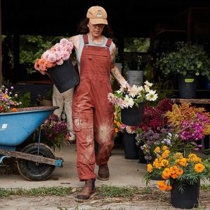 Duluth Trading Co. Heirloom Gardening Bib-Vegetable print